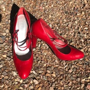 NINE WEST PATEN LEATHER RED MARYJANE Heels